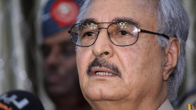  El mariscal Hafter anunció alto el fuego en Libia  