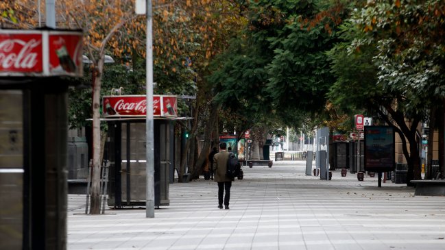 Ex ministro: Gobierno tiene que hacer que las familias se queden en casa y financiar la estadía
