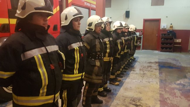 Mujer agredió a bomberos que llegaron a apagar incendio de su casa en Puerto Montt