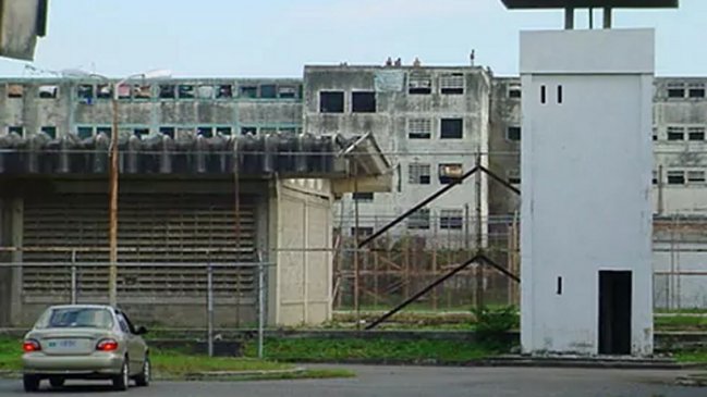 Intento de fuga en cárcel venezolana deja decenas de muertos y heridos