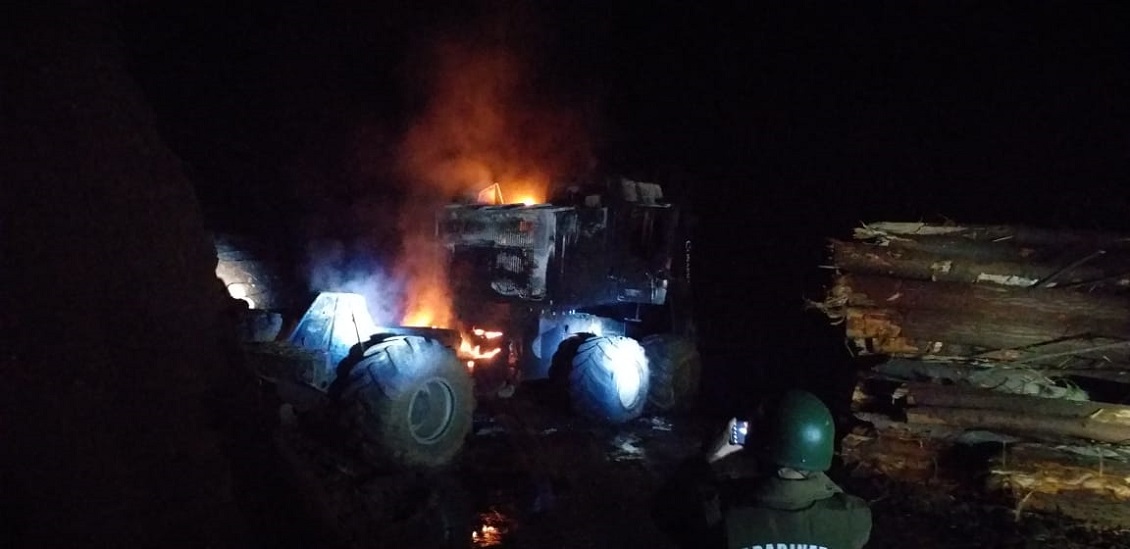 Ataque incendiario dejó un millón de dólares en máquinas quemadas en Contulmo
