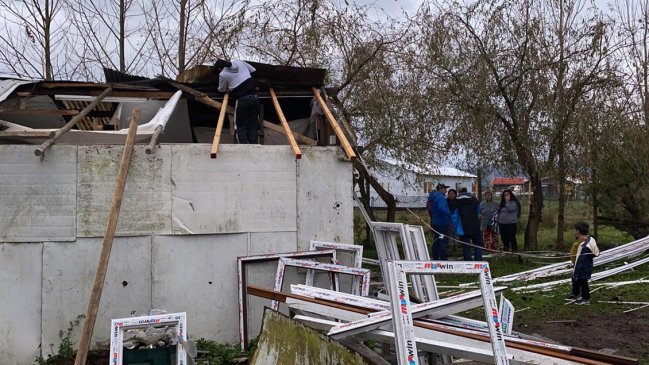 Vecinos reportaron tromba marina en Puerto Montt: Hay cinco viviendas con daños
