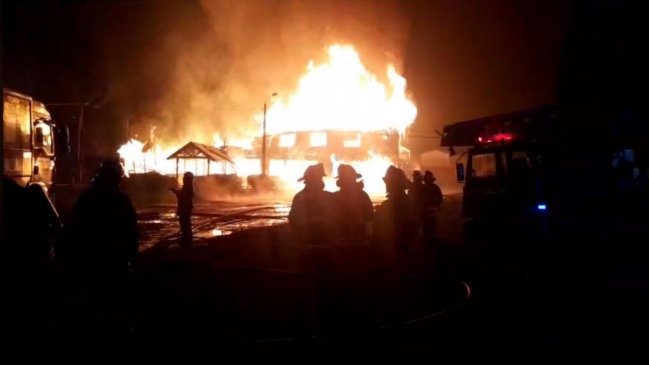 Violento incendio consume hogar de niños en Osorno