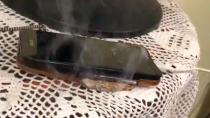   Celular se quemó cuando una adulta mayor jugaba mientras se cargaba 