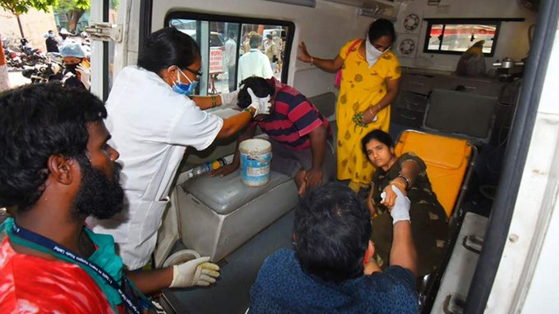 Al menos siete muertos y miles de intoxicados por una fuga de gas en la India