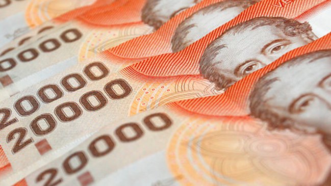 Tras violar cuarentena, sujeto intentó sobornar a carabineros con más de 20 millones de pesos en efectivo