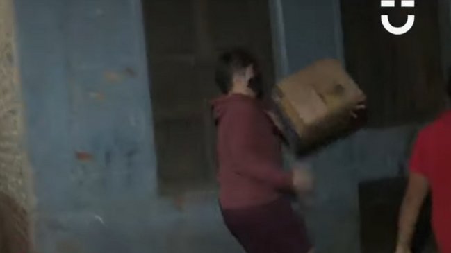 TV captó accidente con cervezas de joven que violó el toque de queda para 