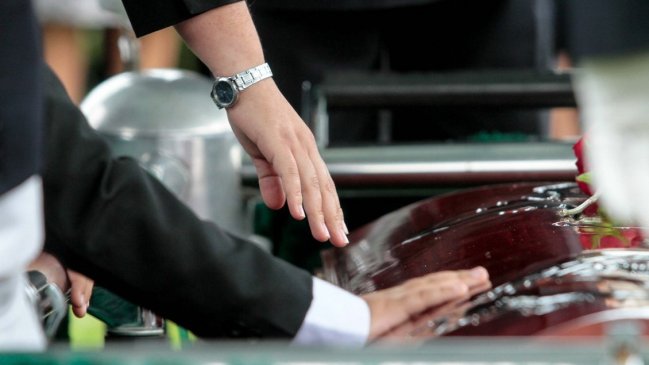 Familia de San Joaquín acusa larga espera en traslado de fallecido por Covid-19