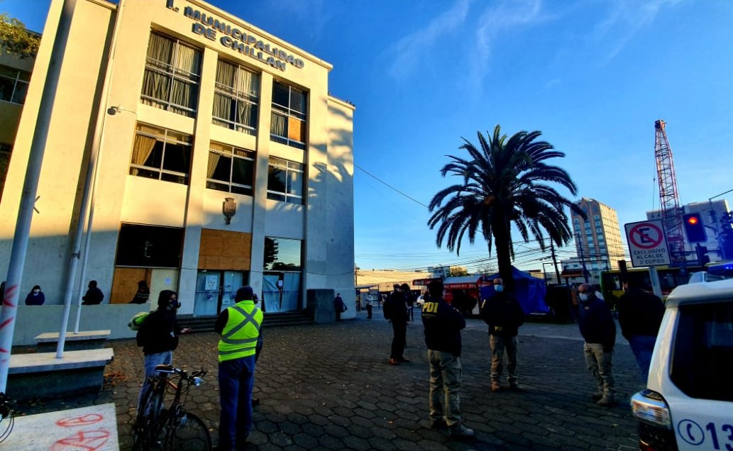 Alcalde de Chillán desvinculó a asesor jurídico y aceptó renuncia del administrador municipal