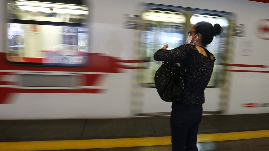 Viajes en Metro y buses aumentaron en las últimas tres semanas