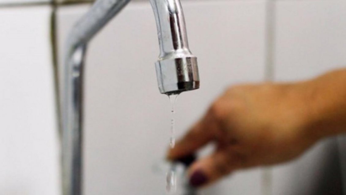 Rotura de matriz obligó corte de agua que afecta a más de 860 hogares en Antofagasta