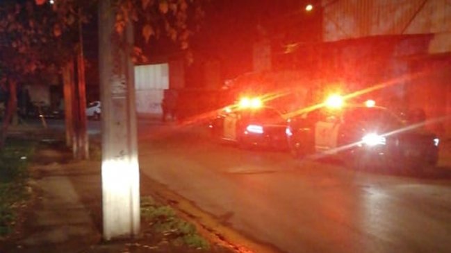 Disparos al aire y fuegos artificiales: incidentes en toque de queda dejaron 10 detenidos en Conchalí