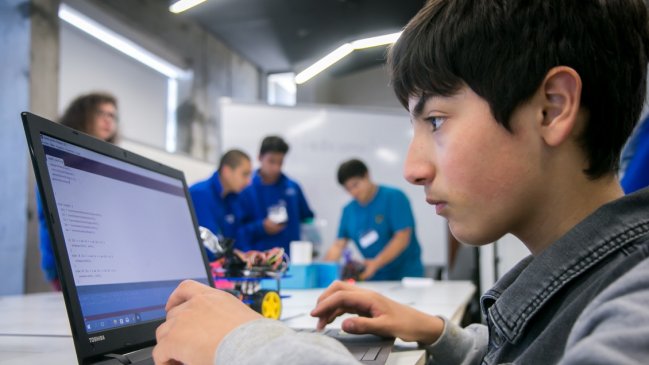 Entregan mil becas para aprender a programar gratis: Desde los seis años de edad