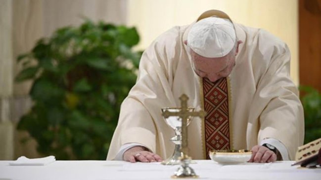 El papa pidió a las distintas religiones rezar para el fin 