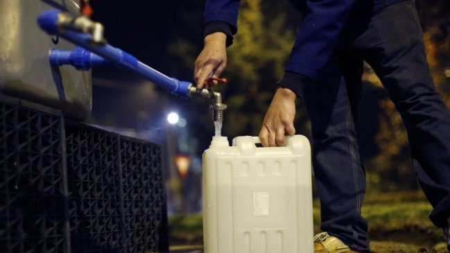 Corte de agua no programado afecta a La Pintana y Puente Alto