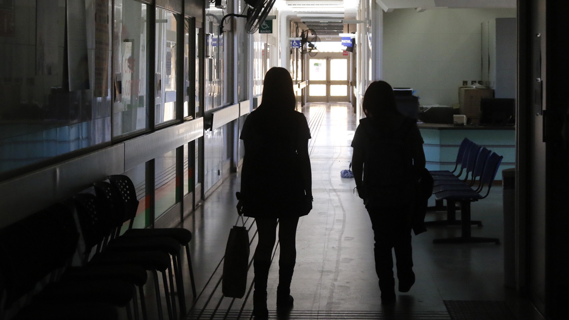 Minsal propone dar por positivos, sin test, a sintomáticos de contacto estrecho con contagiados