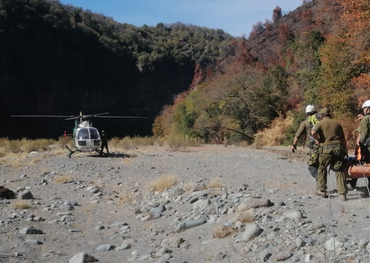 Carabineros rescató cuerpo de hombre que cayó a barranco en Molina