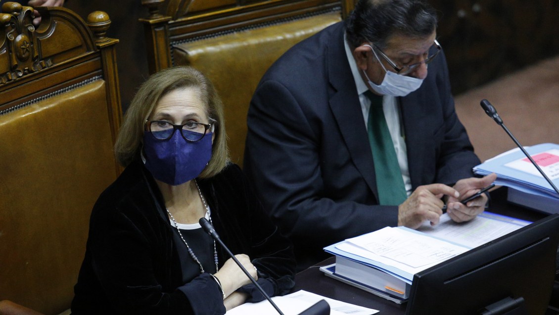 Senadores y funcionarios se van a cuarentena por test positivo de Rabindranath Quinteros