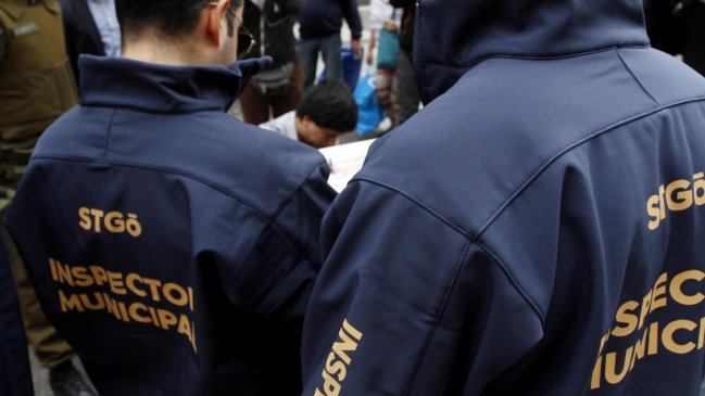 Inspectores municipales podrán ingresar a casas y detener fiestas durante la cuarentena