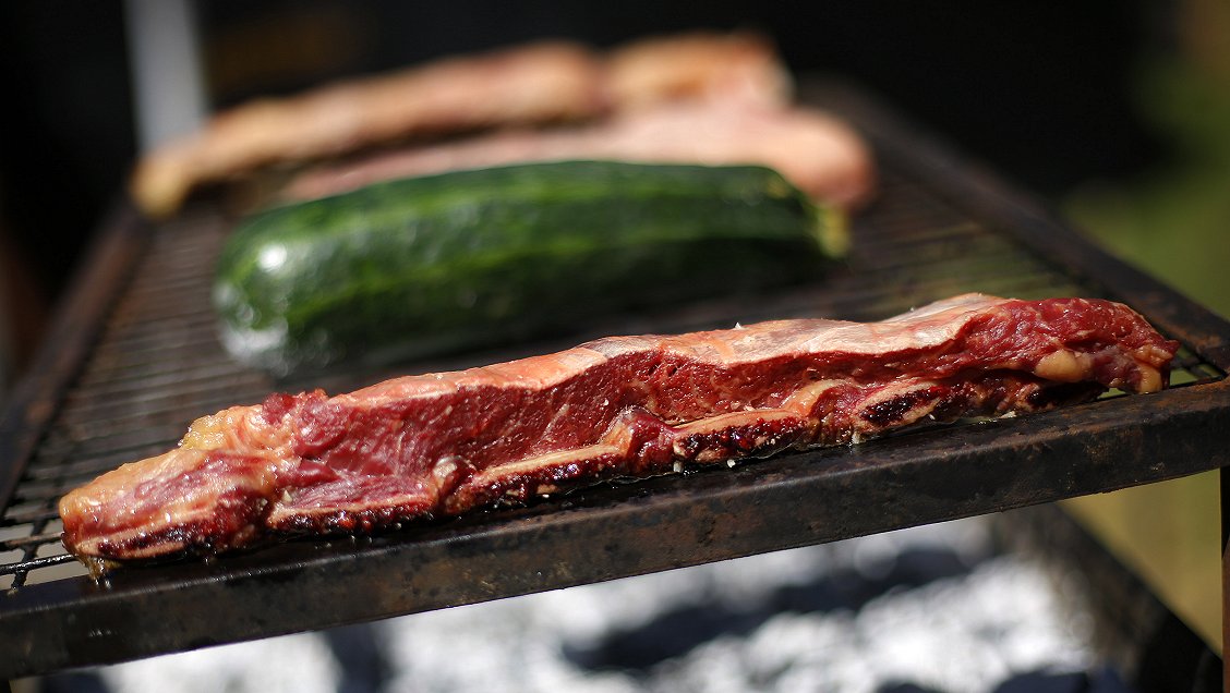 Tres amigos se juntaron a compartir un asado y uno de ellos murió apuñalado