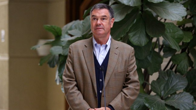 Senador Ossandón se sumó a parlamentarios contagiados con Covid-19