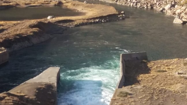 Regantes recurren a la justicia para detener extracción de aguas de Laguna del Maule