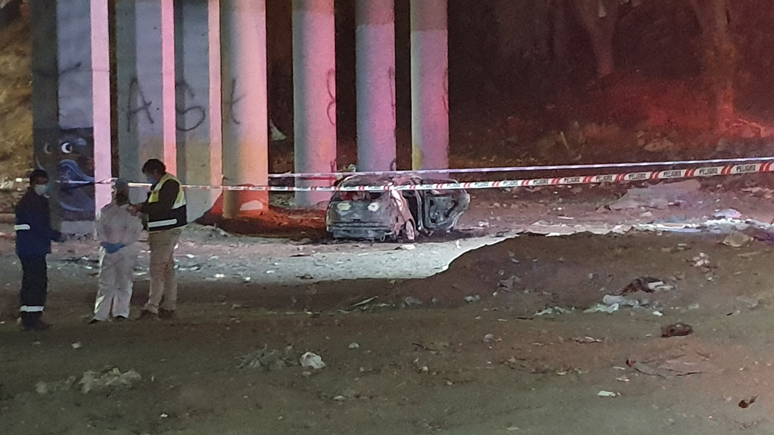 Investigan el hallazgo de un cadáver en un auto quemado en Quilicura