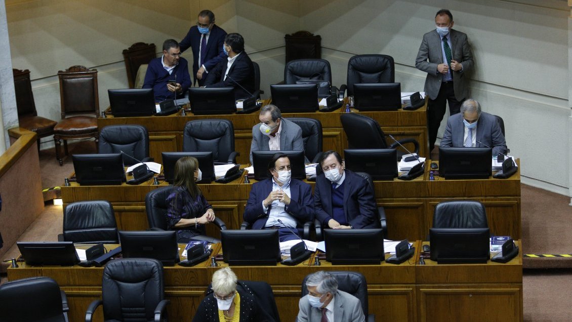 El Senado aplazó de nuevo la votación del proyecto que limita la reelección