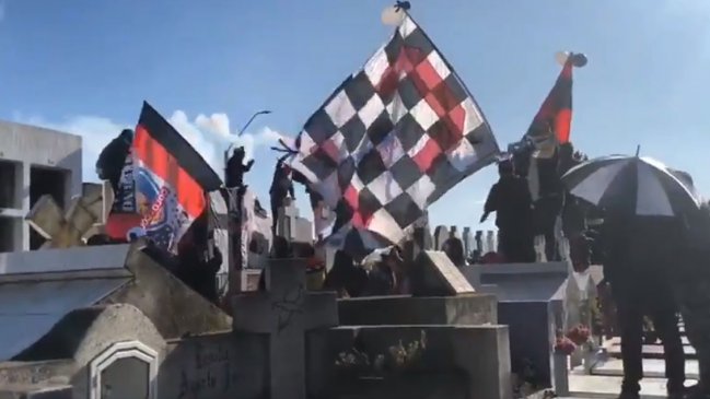 Masivo funeral de hincha no respetó medidas contra el Covid-19