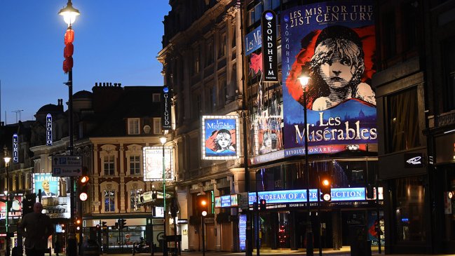 Más de mil teatros británicos 