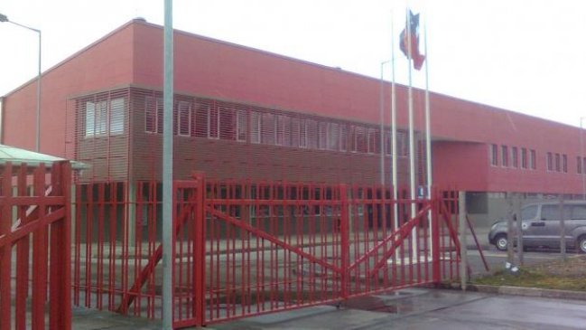 Siete reclusos trasladados de Santiago a Puerto Montt dieron positivo a Covid-19