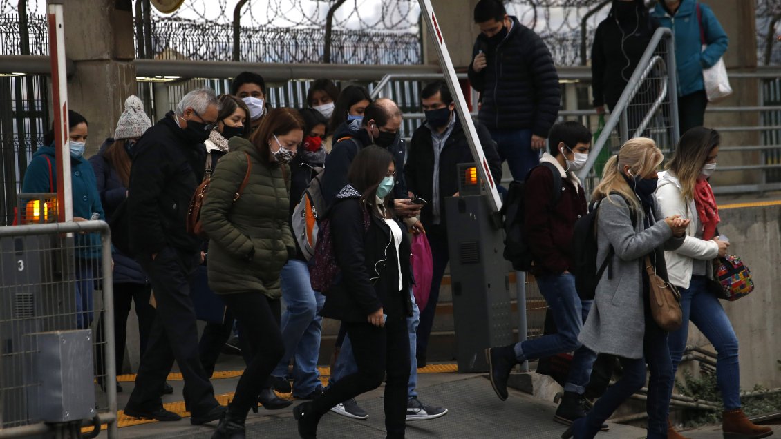 Licencias médicas digitales por Covid-19 bordean las 35 mil y permisos por trastornos mentales aumentaron