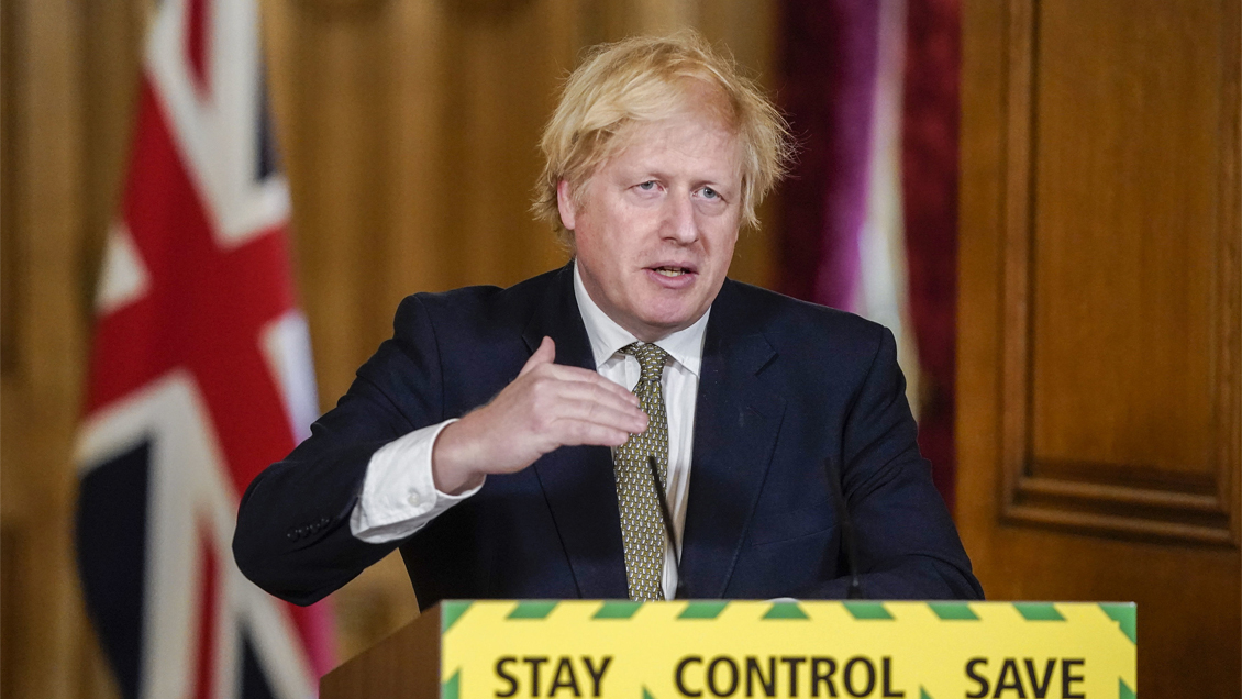 Johnson estudia más medidas de desconfinamiento ante críticas a su asesor por saltarse la cuarentena