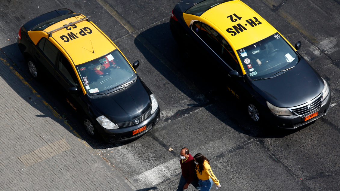 Postergan pago de permisos de circulación de taxis y transporte escolar