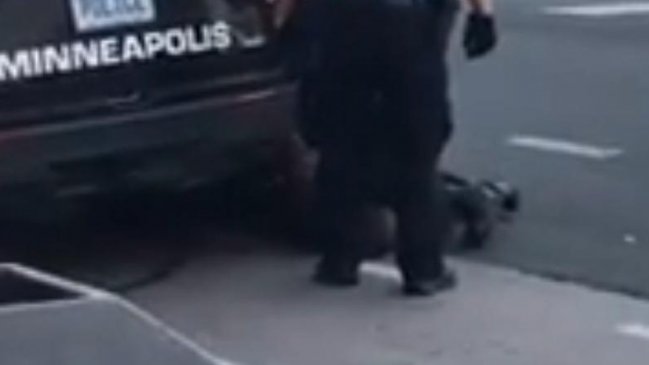 Policía de Mineápolis redujo hasta matar a afroamericano desarmado