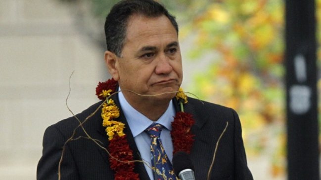 Alcalde de Isla de Pascua fue detenido por riña en su oficina