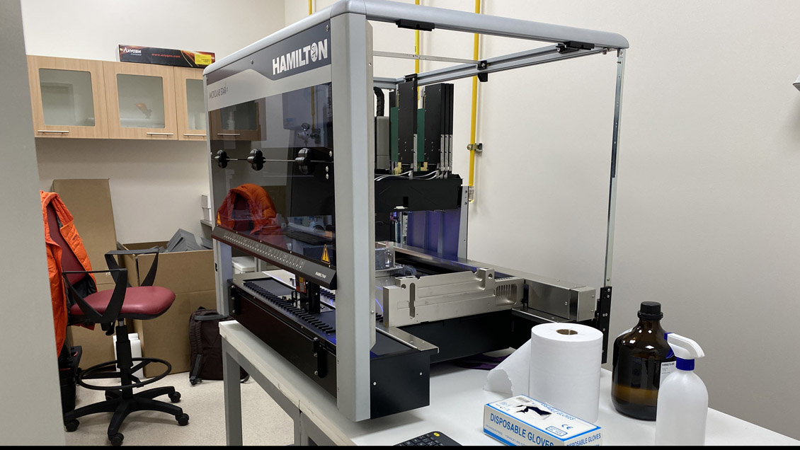 Robot permitirá procesar hasta 96 exámenes PCR 