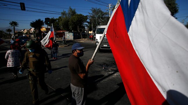 Blumel comprende protestas contra el hambre en Santiago, pero advierte 