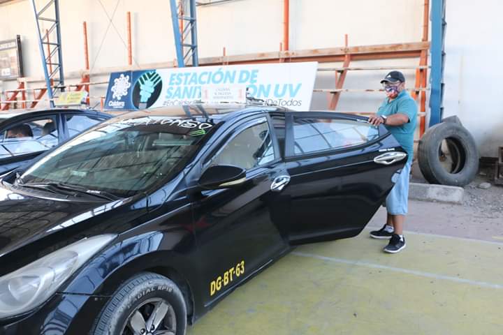 Con luz ultravioleta sanitizan la locomoción colectiva de Caldera