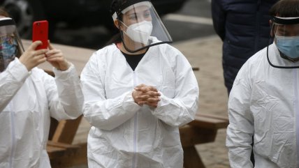   Diputados del PC llegaron a Espacio Riesco para constatar condiciones del recinto sanitario 