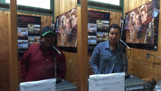 Profesora rural hace programa de radio para sus alumnos: 