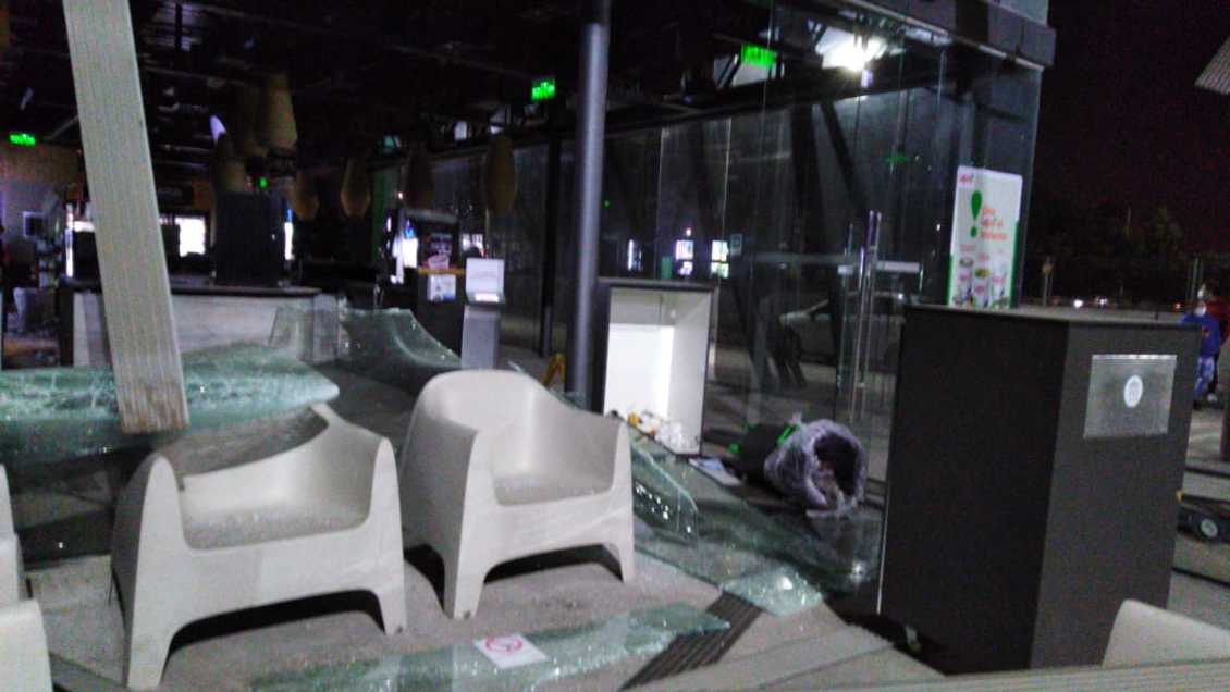 Cinematográfico robo en San Bernardo: Barricadas, explosión de cajeros y hasta un auto quemado