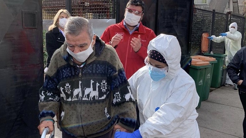 Adultos mayores de hasta 107 años volvieron a hogares tras superar el Covid-19