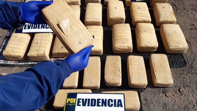 Pareja fue detenida con 30 kilos de droga oculta en un auto en Antofagasta