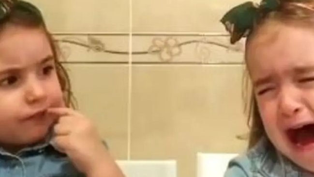 La reacción de dos hermanas ante una orden de su mamá que se viralizó