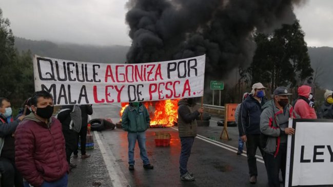 Pescadores artesanales protestan en Queule: 