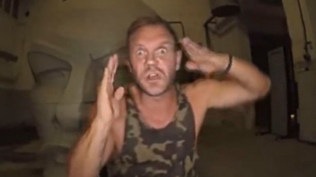 Detienen a famoso actor porno por misteriosa muerte con ritual con veneno