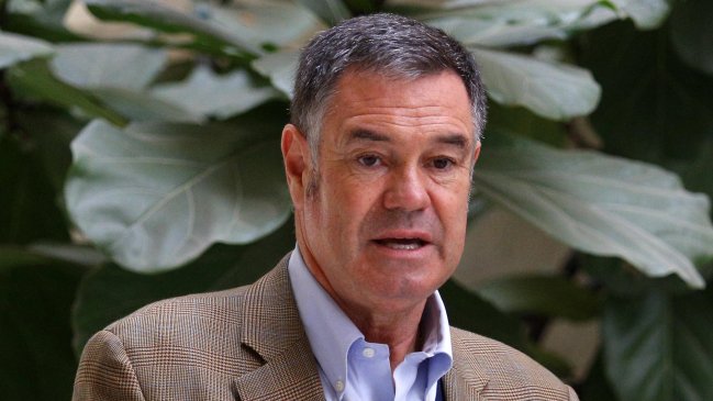 Ossandón: Me habría gustado que el cambio de gabinete involucrara a Salud