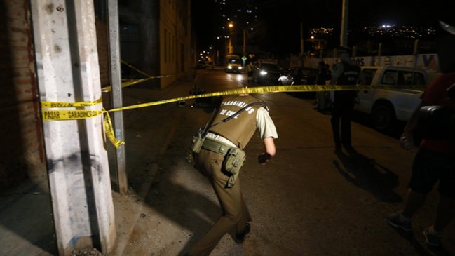 Investigan muerte de hombre en cité de Santiago Centro