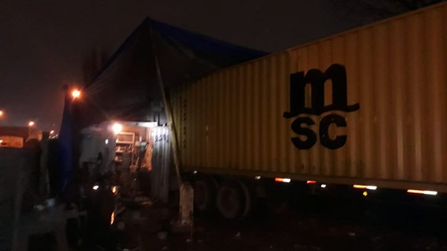 Carabineros detiene a tres sujetos acusados de robar camión de juguetes en San Antonio